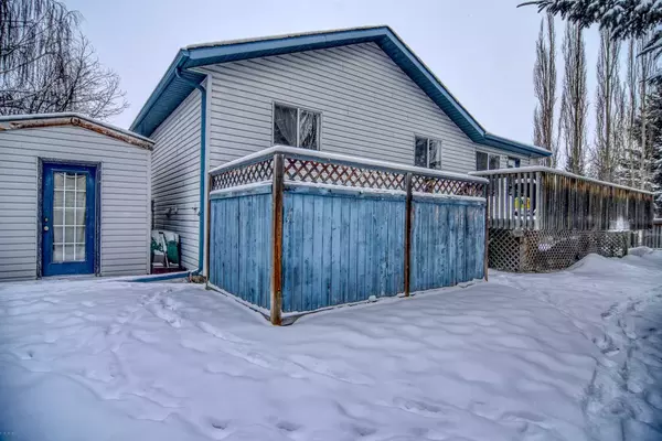 Cochrane, AB T4C 1N4,6 Meadow Close