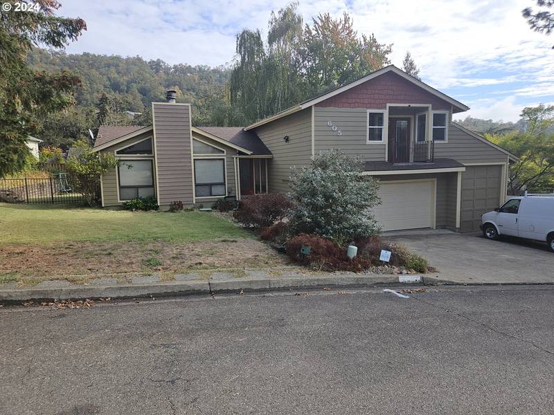 605 WOODWILLOW DR, Roseburg, OR 97471