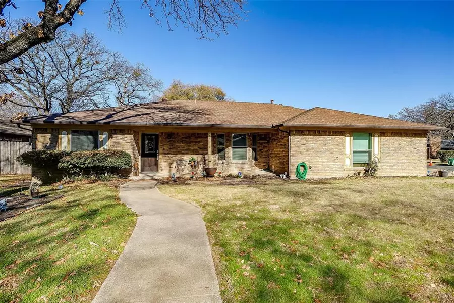 4401 Indian Oaks Trail, Arlington, TX 76017