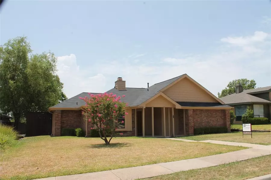 2036 Sancerre Lane, Carrollton, TX 75007