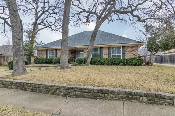 712 Shady Lane, Bedford, TX 76021