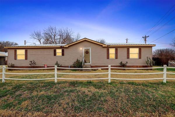 3545 Oak Meadow Street, Granbury, TX 76048