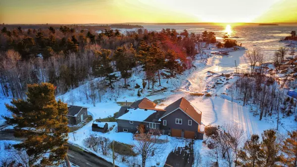 Georgian Bay, ON L0K 1S0,9 Osprey WAY