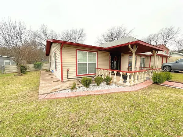 2201 Roberts Cut Off Road, River Oaks, TX 76114