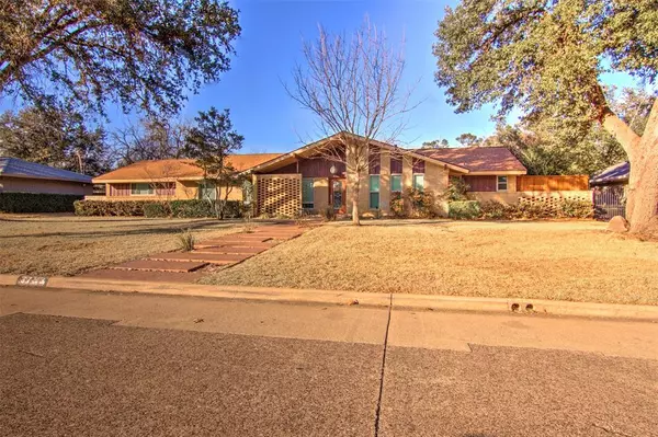 3763 Vinecrest Drive, Dallas, TX 75229