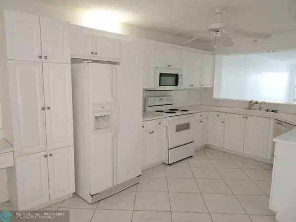 Tamarac, FL 33321,7740 Granville Dr  #207