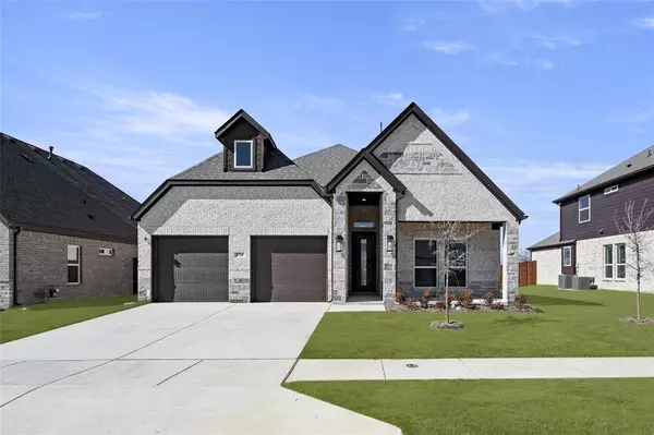 8716 Heartland Drive, Fort Worth, TX 76123