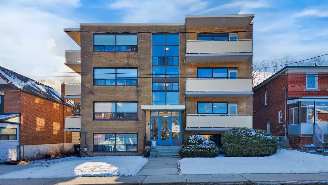 554 Harvie AVE #6, Toronto W03, ON M6E 4M1