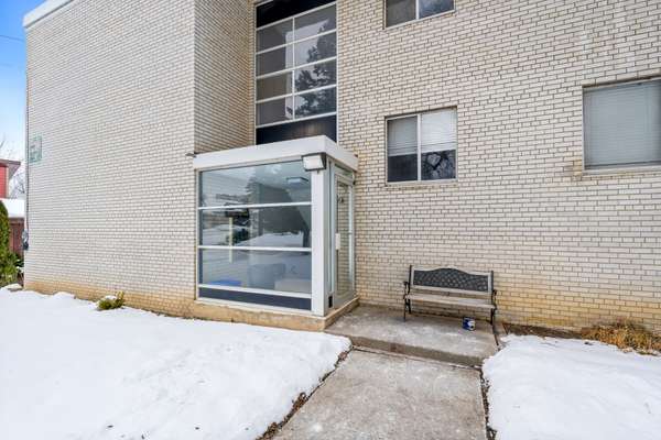 Halton Hills, ON L7G 3J8,8 Cherry ST #2B