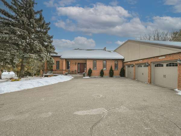 6 Leone LN E, Brampton, ON L6P 0K9