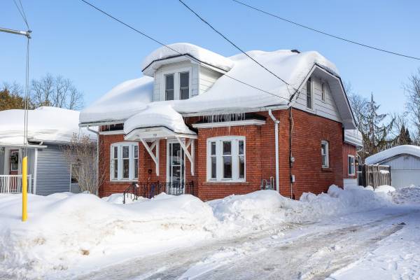 Owen Sound, ON N4K 4W3,1131 4th AVE W