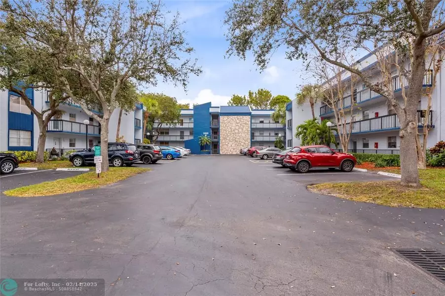 3150 Holiday Springs Blvd  #308, Margate, FL 33063