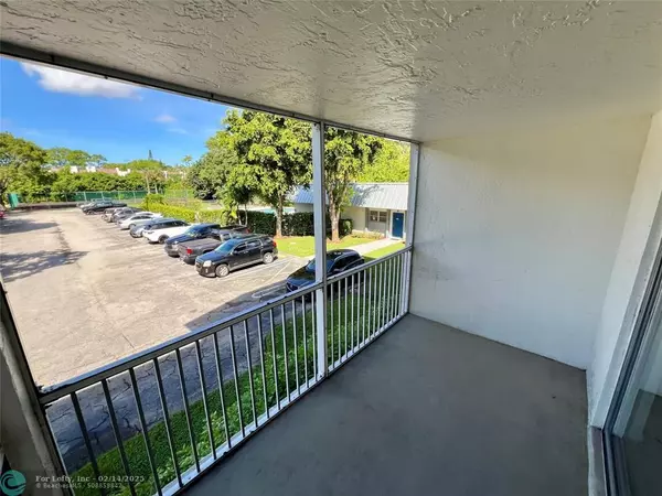 Coral Springs, FL 33065,3000 Riverside Dr  #201-1