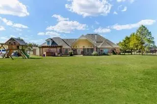 1121 Foolish Pleasure Drive, Terrell, TX 75160