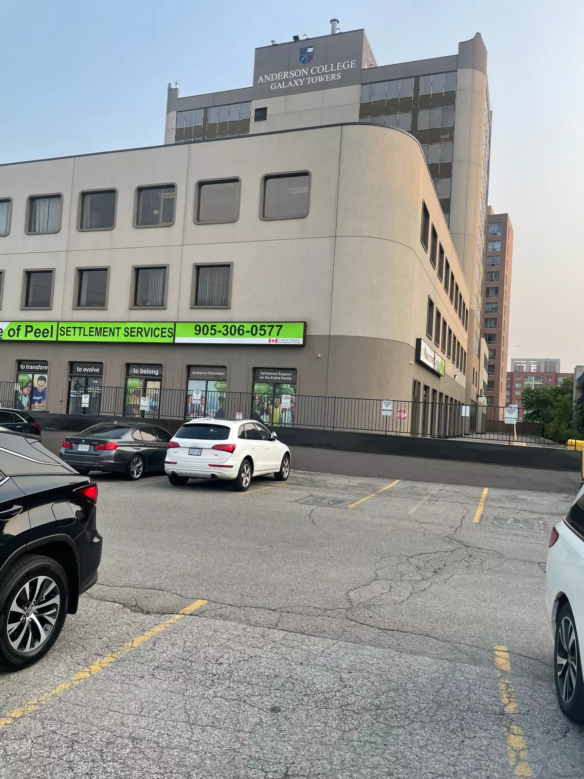 Mississauga, ON L5B 2N6,165 Dundas ST W