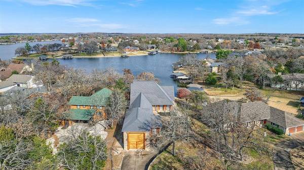 Lake Kiowa, TX 76240,214 Kiowa Drive E