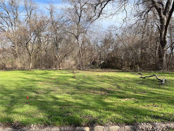 lot 2 E Garrett Street, Paris, TX 75460