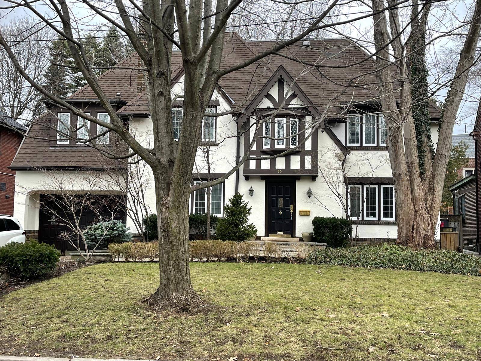 16 Elderwood DR, Toronto C03, ON M5P 1W5