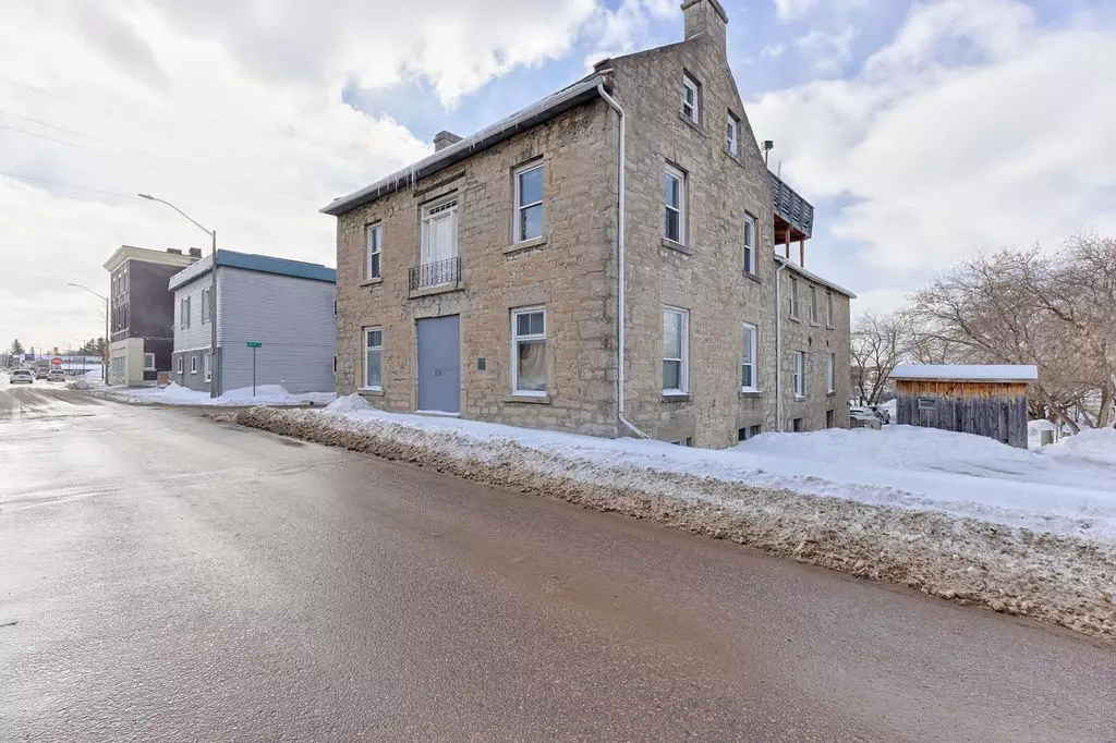 Pembroke, ON K8A 1B9,156 Mackay ST