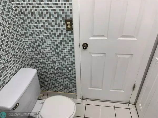 Lauderhill, FL 33319,3670 Inverrary Dr  #3A