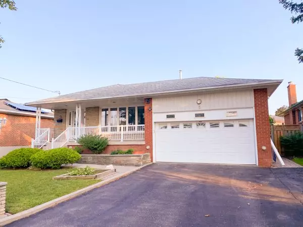 5 Keegan CRES, Toronto W05, ON M3J 1G1