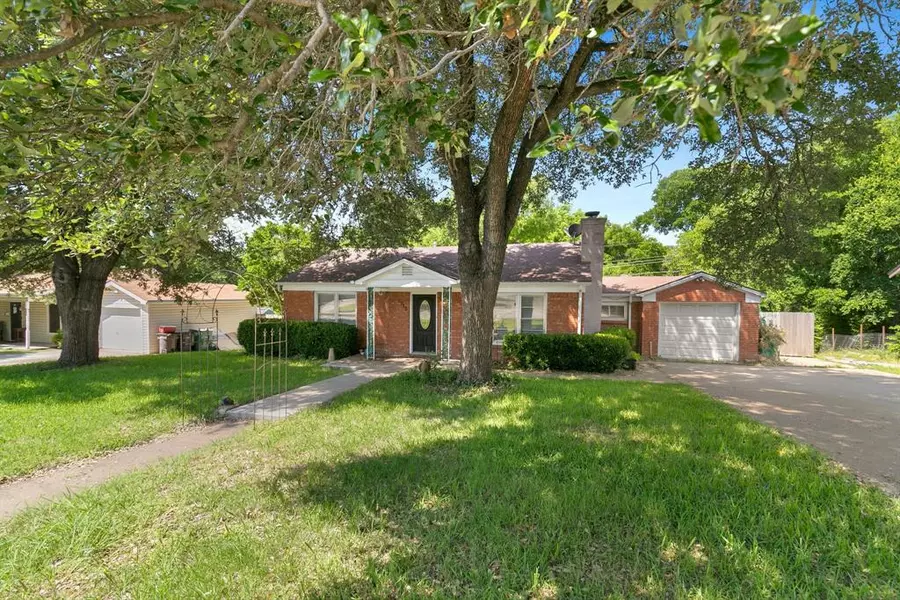 1715 Glenwick Drive, Fort Worth, TX 76114