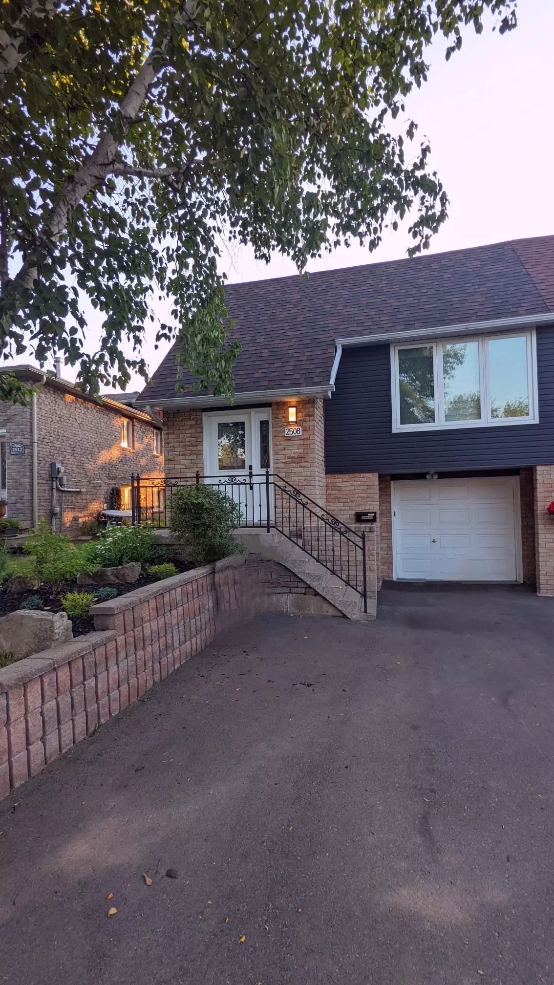 Mississauga, ON L5N 2G3,2508 Cobbinshaw CIR