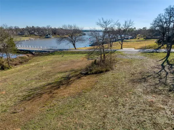 Lake Kiowa, TX 76240,316 Kiowa Drive N