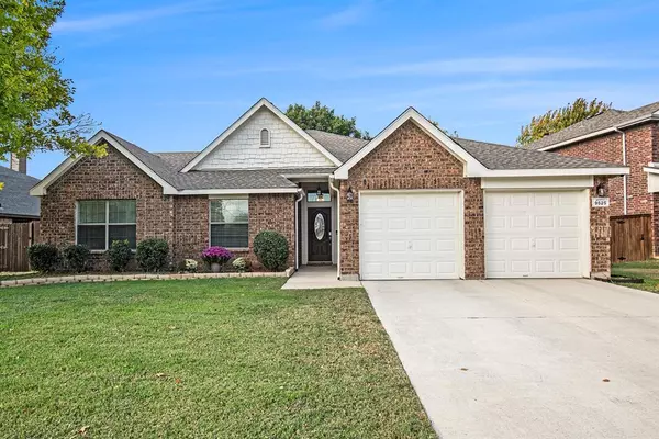 9525 Fox Hill Drive,  Fort Worth,  TX 76131