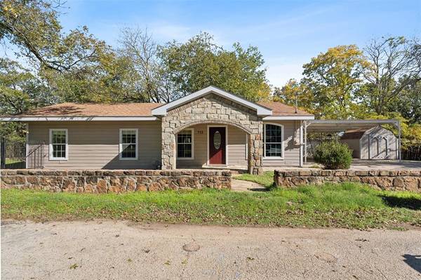 712 N Pendell Avenue,  Cleburne,  TX 76033