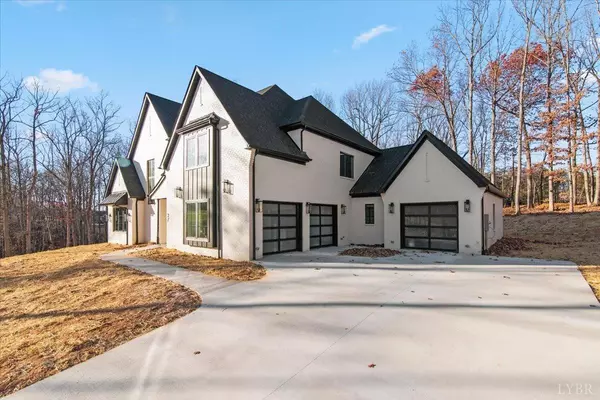 Lynchburg, VA 24502,27 Hickory Hill RD