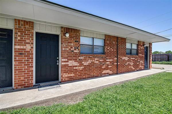 1709 Short Street #D, Cleburne, TX 76033