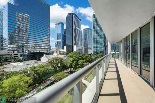 Miami, FL 33131,495 Brickell Ave  #811