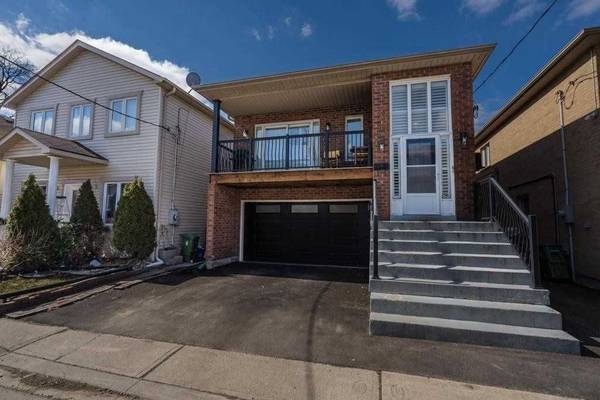 12 King George RD #RM 1, Toronto W04, ON M9N 2C1