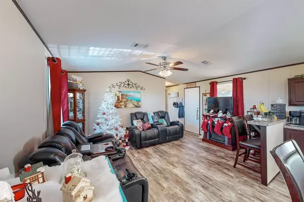 3402 Woodlake Drive, Granbury, TX 76048