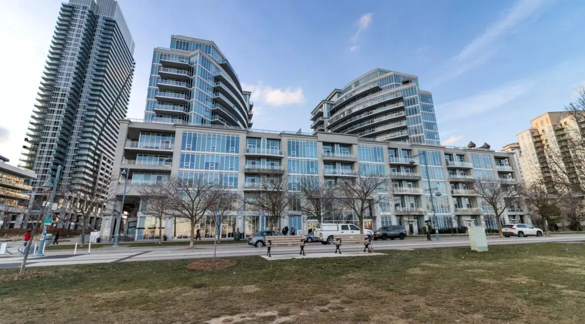 Toronto W06, ON M8V 4G1,58 Marine Parade DR #229