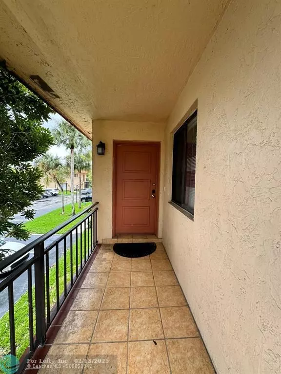 Weston, FL 33326,182 Lakeview Dr  #204