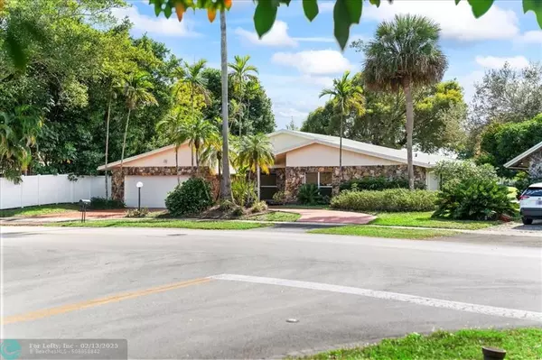 8600 Gatehouse Rd, Plantation, FL 33324