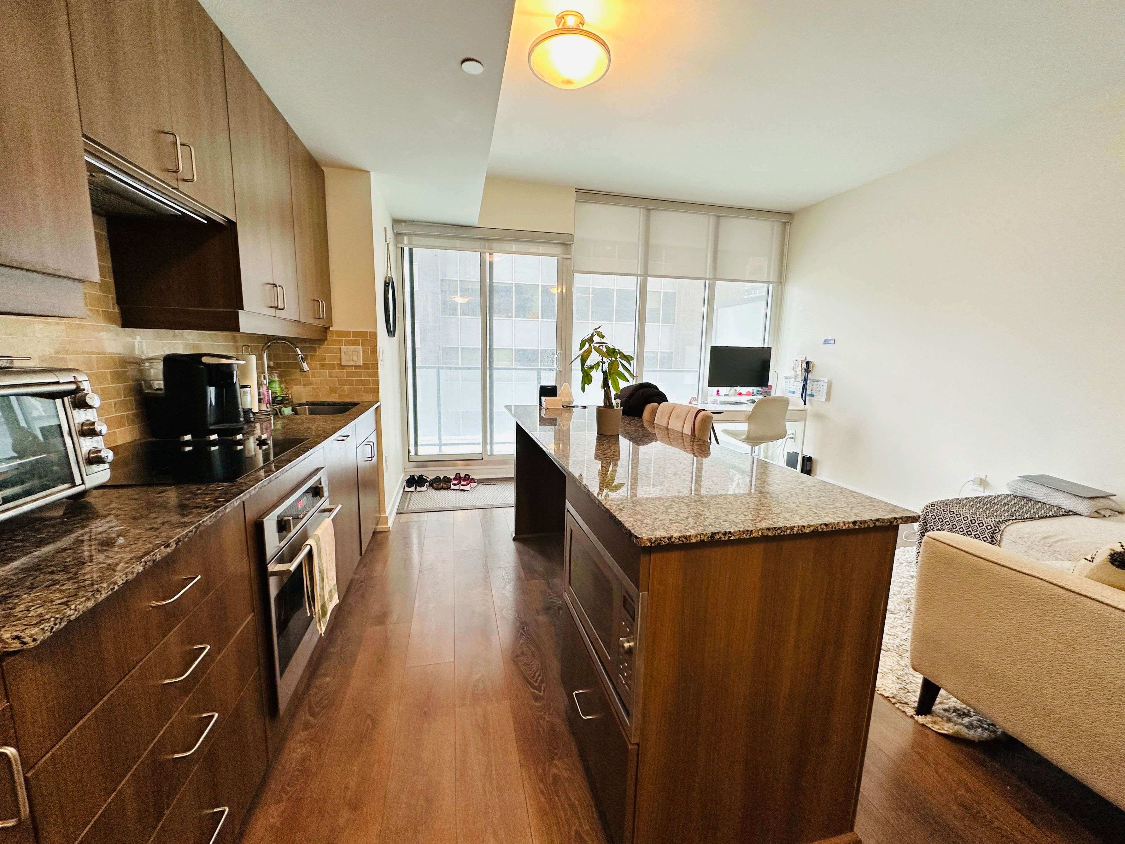 Toronto C01, ON M5G 1S9,426 University AVE #1807