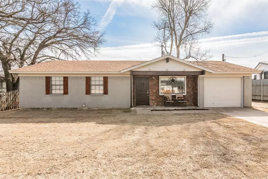 112 Dennis Drive, Azle, TX 76020