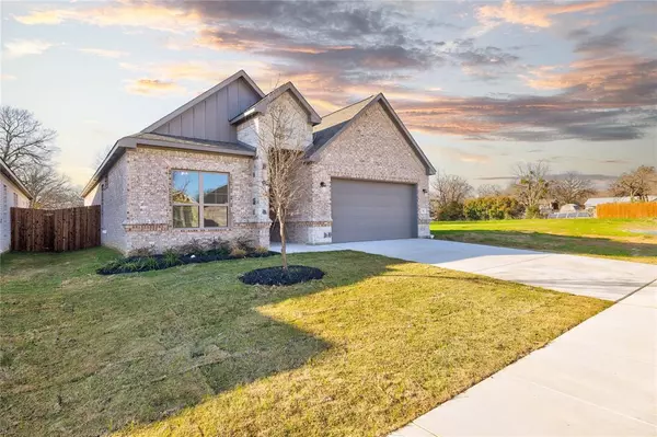 River Oaks, TX 76114,911 Boston Lane