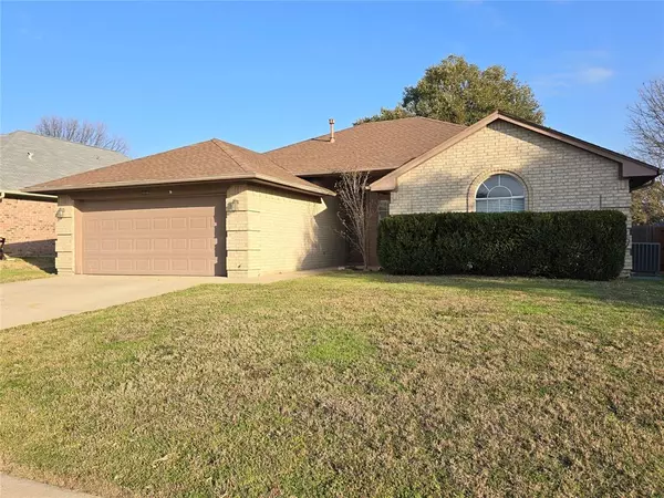 1018 Springwood Drive, Saginaw, TX 76179