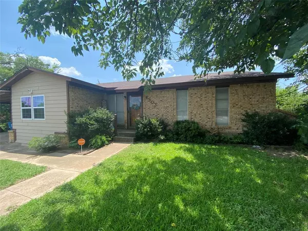 1303 Royal Lane, Cisco, TX 76437