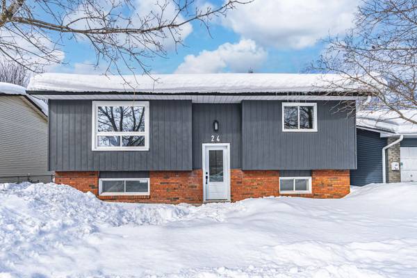 24 Shannon ST, Orillia, ON L3V 7K4