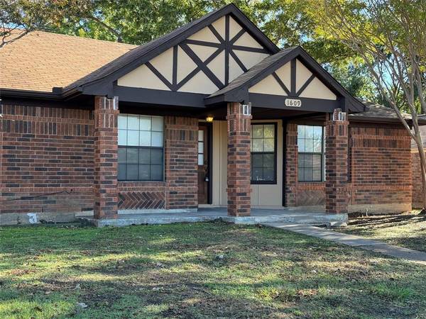 1609 Autumn Breeze, Lewisville, TX 75077