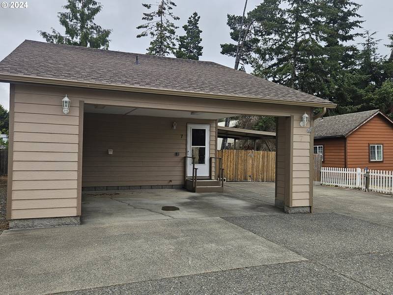 7 PINE LN, Lakeside, OR 97449