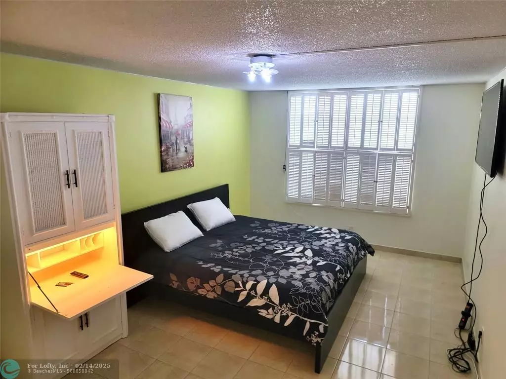 Sunny Isles Beach, FL 33160,230 174th ST  #304