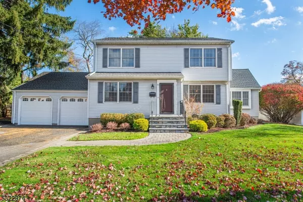 53 Center St, Pompton Lakes Boro, NJ 07442