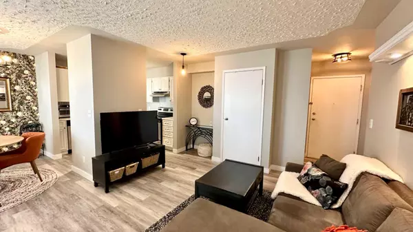 Calgary, AB T3C 0M9,1516 11 AVE Southwest #102