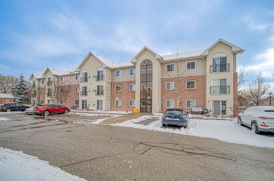 87 Aspen Springs DR #301, Clarington, ON L1C 5J8